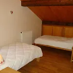2 Pièces Avec Parking, Proche Commerces Et Télécabine - Fr-1-464-146 *