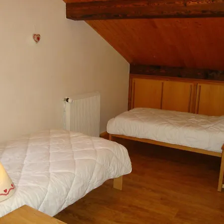 2 Pièces Avec Parking, Proche Commerces Et Télécabine - Fr-1-464-146 *